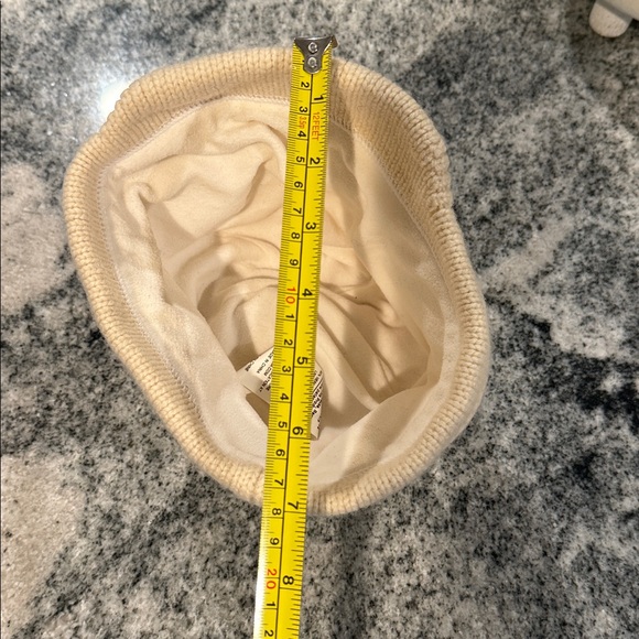 Women’s Patagonia ski hat - Picture 8 of 8